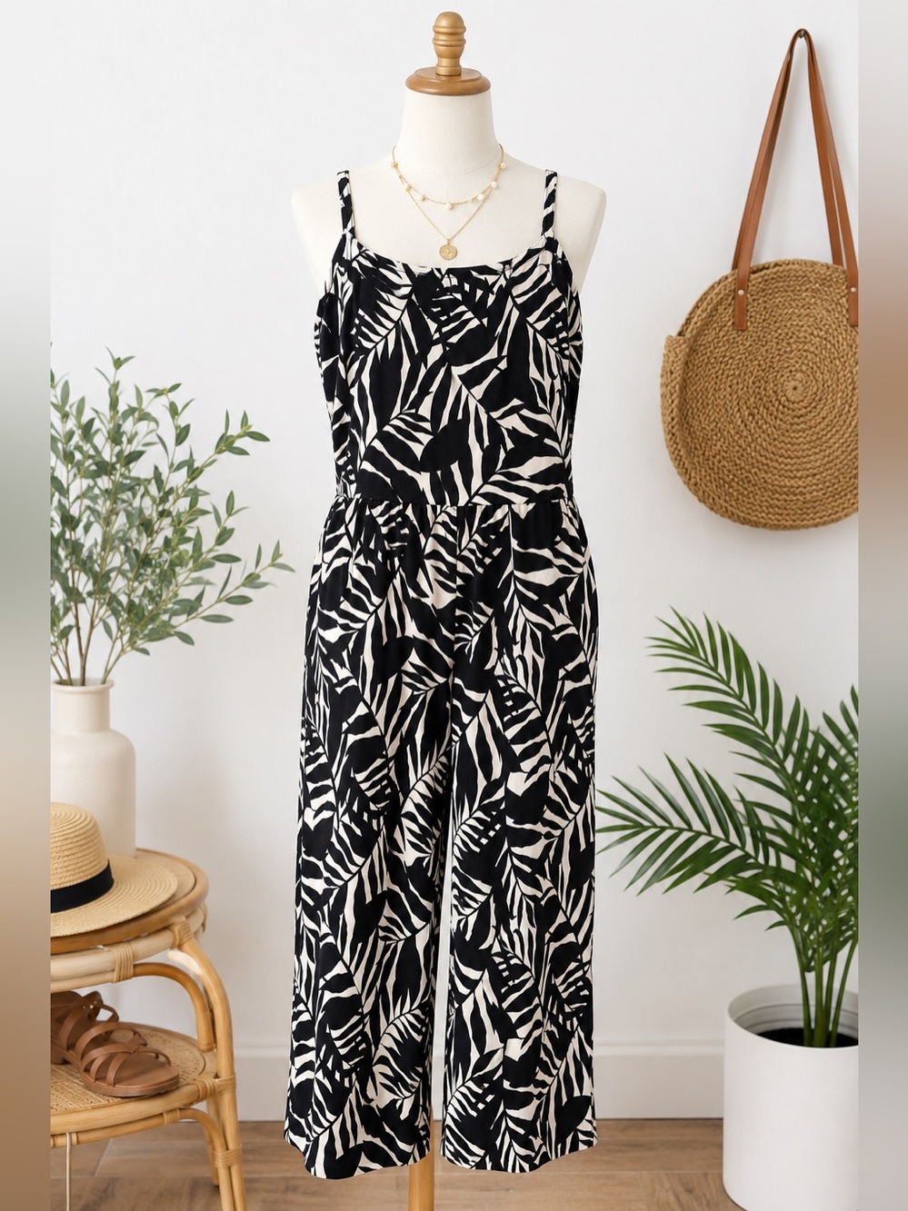 Old Navy Black & White Tropical Leaf Wide Leg Romper | XL | Pockets